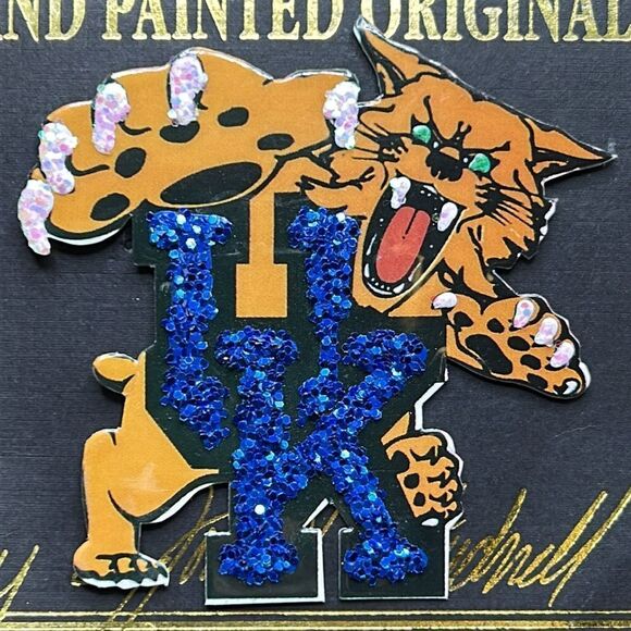 New NCAA Licensed Signed Joan Studnell Univ of Kentucky Wildcats Brooch Pin - Picture 2 of 7